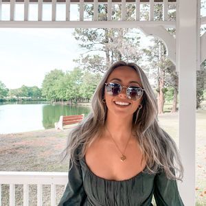 Meet your Posher, Casey